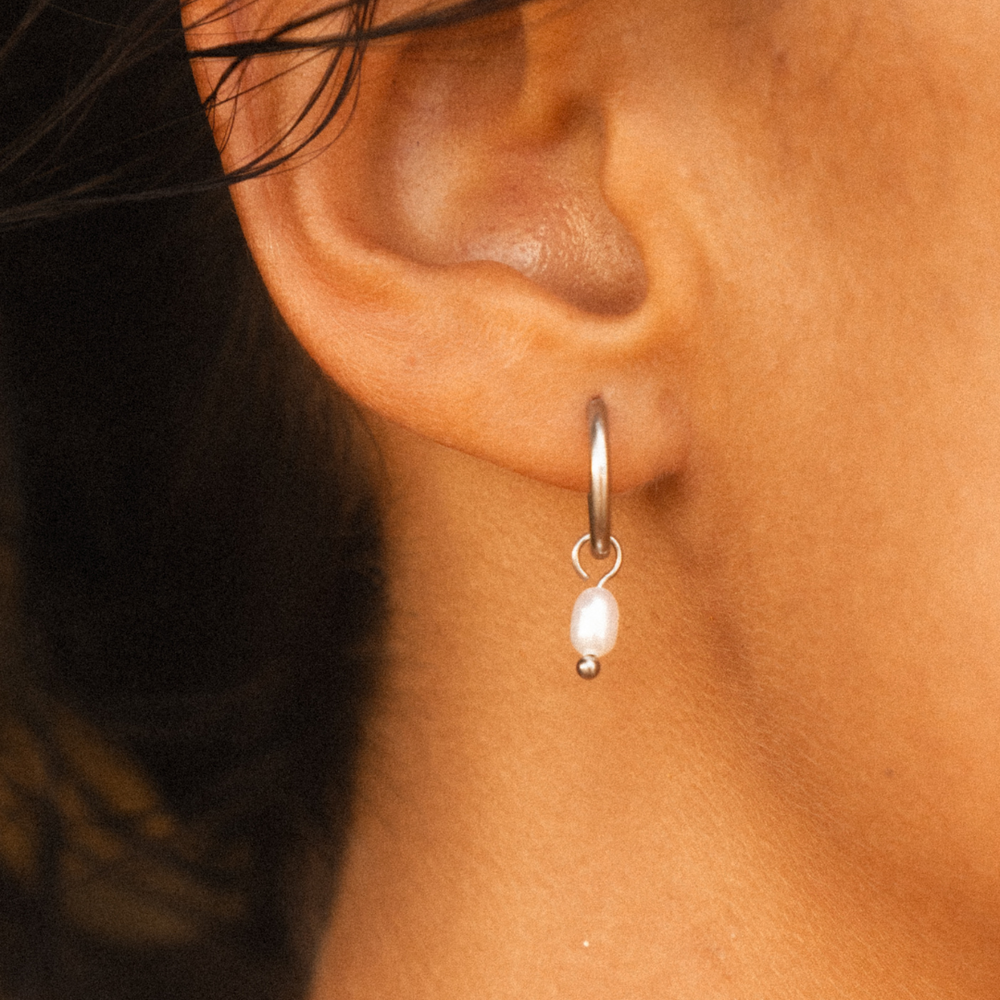 Parel Huggie Hoops