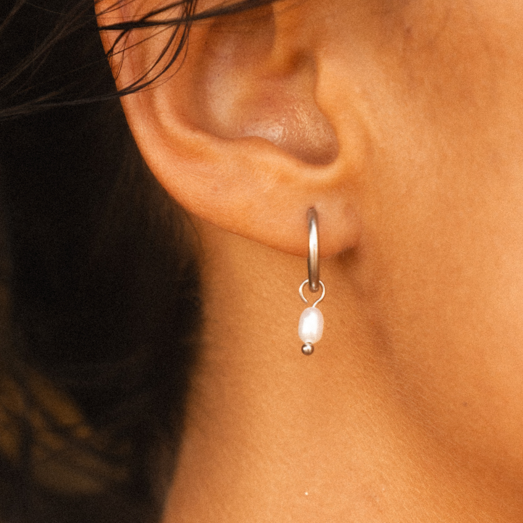 Parel Huggie Hoops