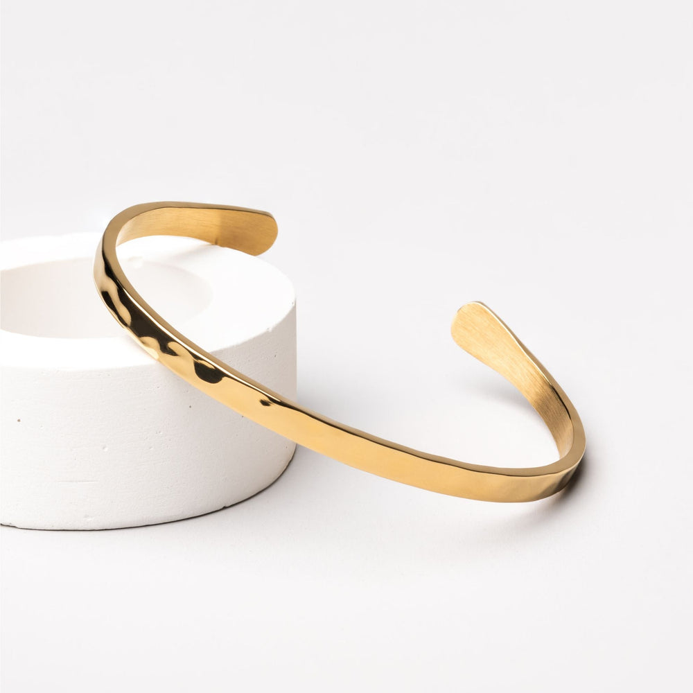 Gehamerde Cuff