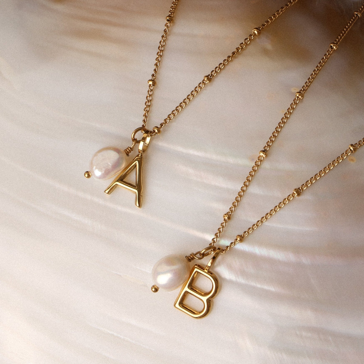 Initiaal & Parel Ketting