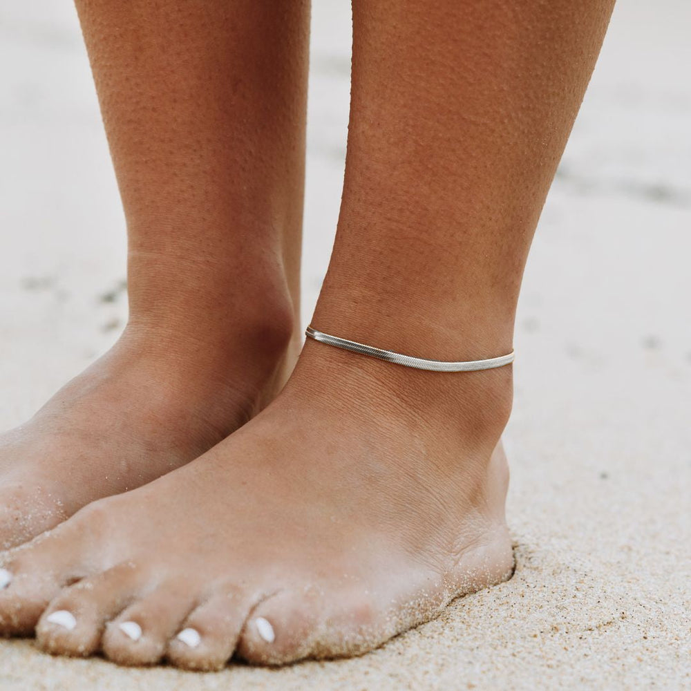 “Kauai” Herringbone Enkelbandje