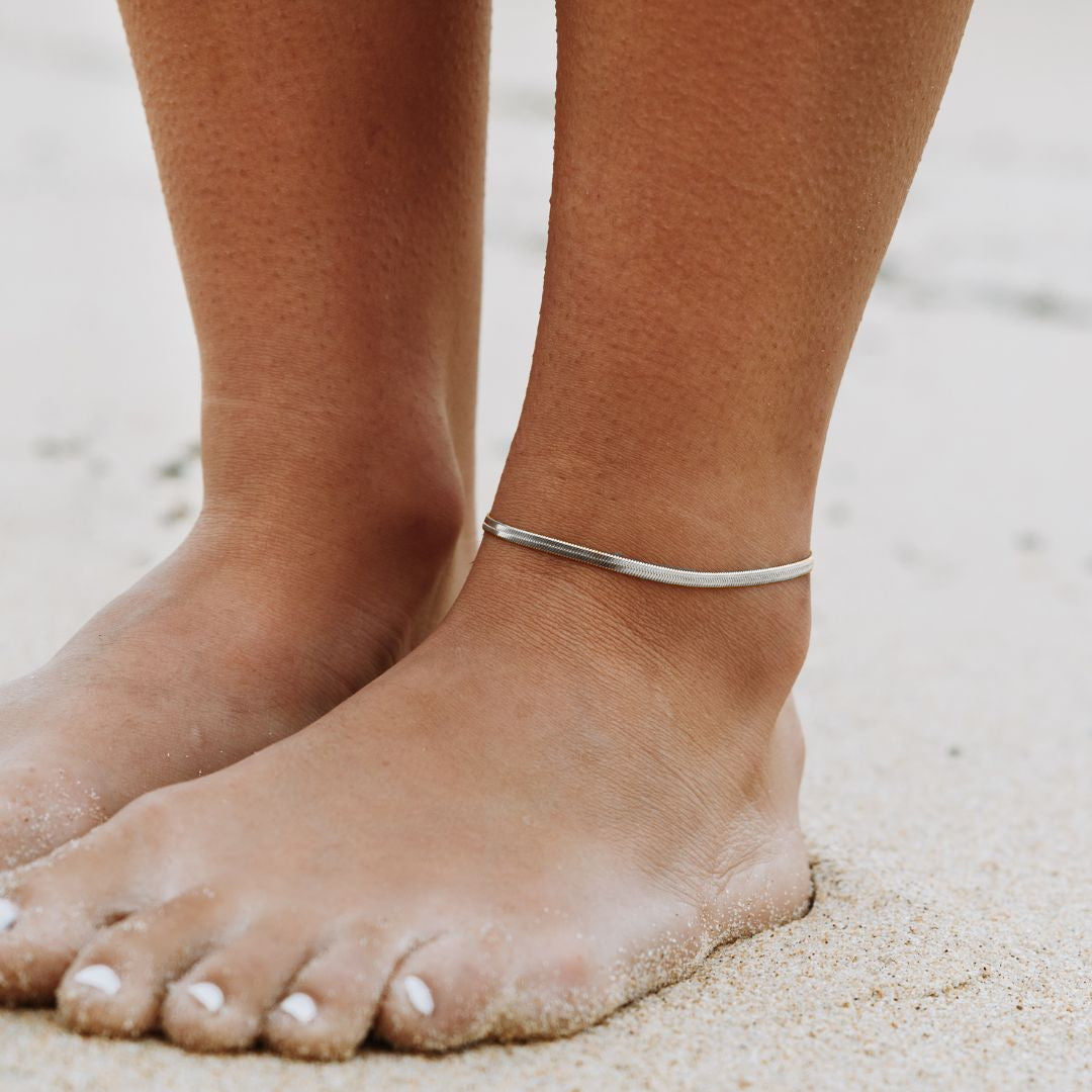 “Kauai” Herringbone Enkelbandje