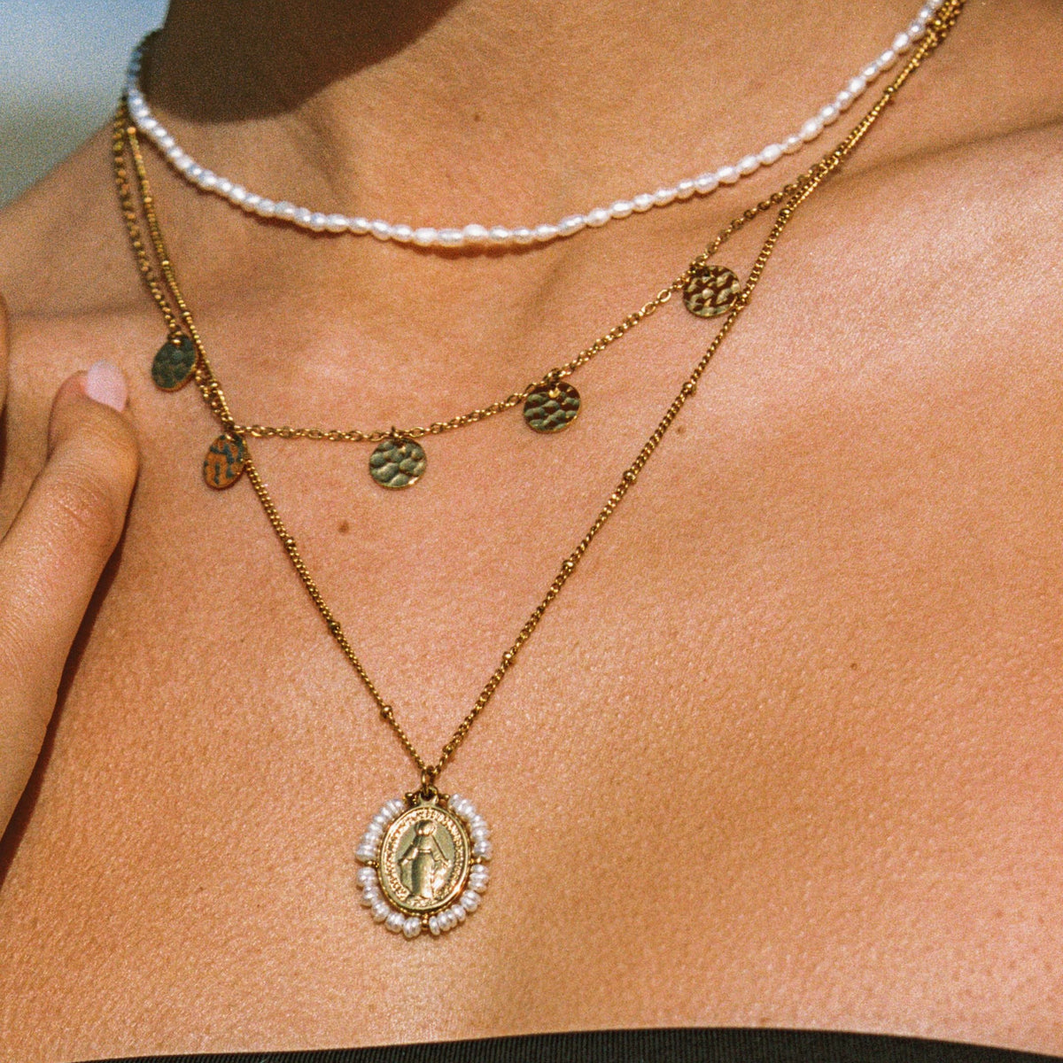 Tiny Pearl Choker